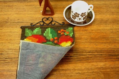 画像3: 北欧 刺繍タペストリー/木の実