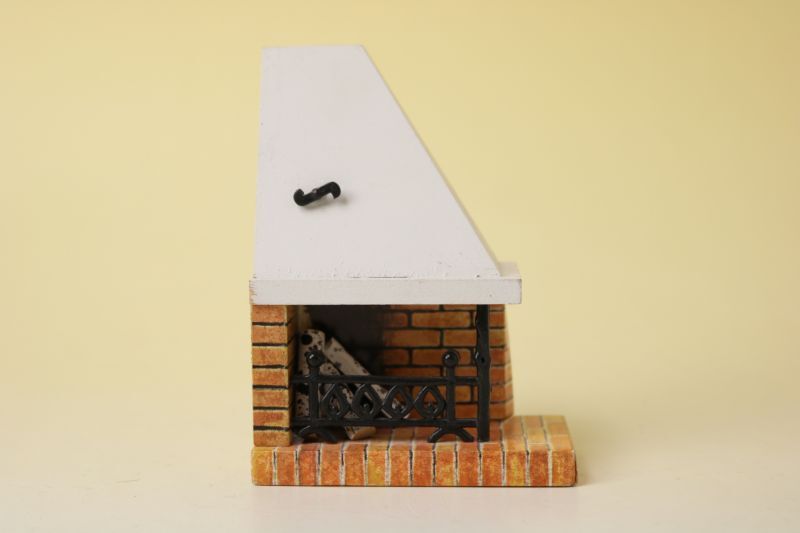 暖炉(1/6ドールハウス 立体彫刻 白 ブライス 家具 マントルピース